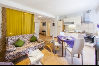 living, kitchen and dinning area